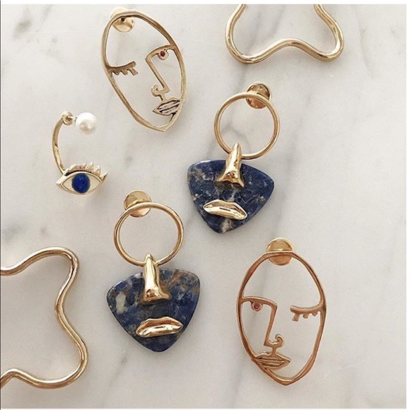 Dainty Face Outline Earrings - Picture 7 of 7